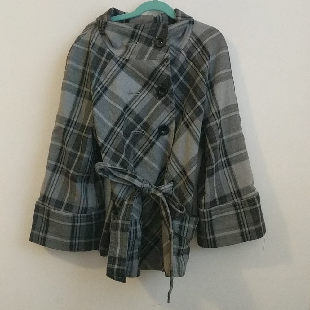 Women's Apt 9 belted cape plaid jacket small